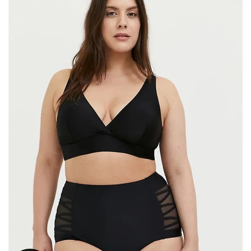 New! Torrid sz‎ 4 Deep V Triangle Swim Suit Bathing Top 4X